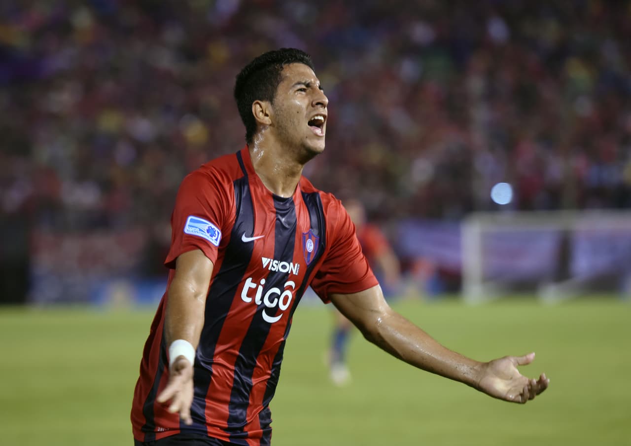 Ordenan captura al nuevo refuerzo del América, Cecilio Domínguez, por violencia familiar