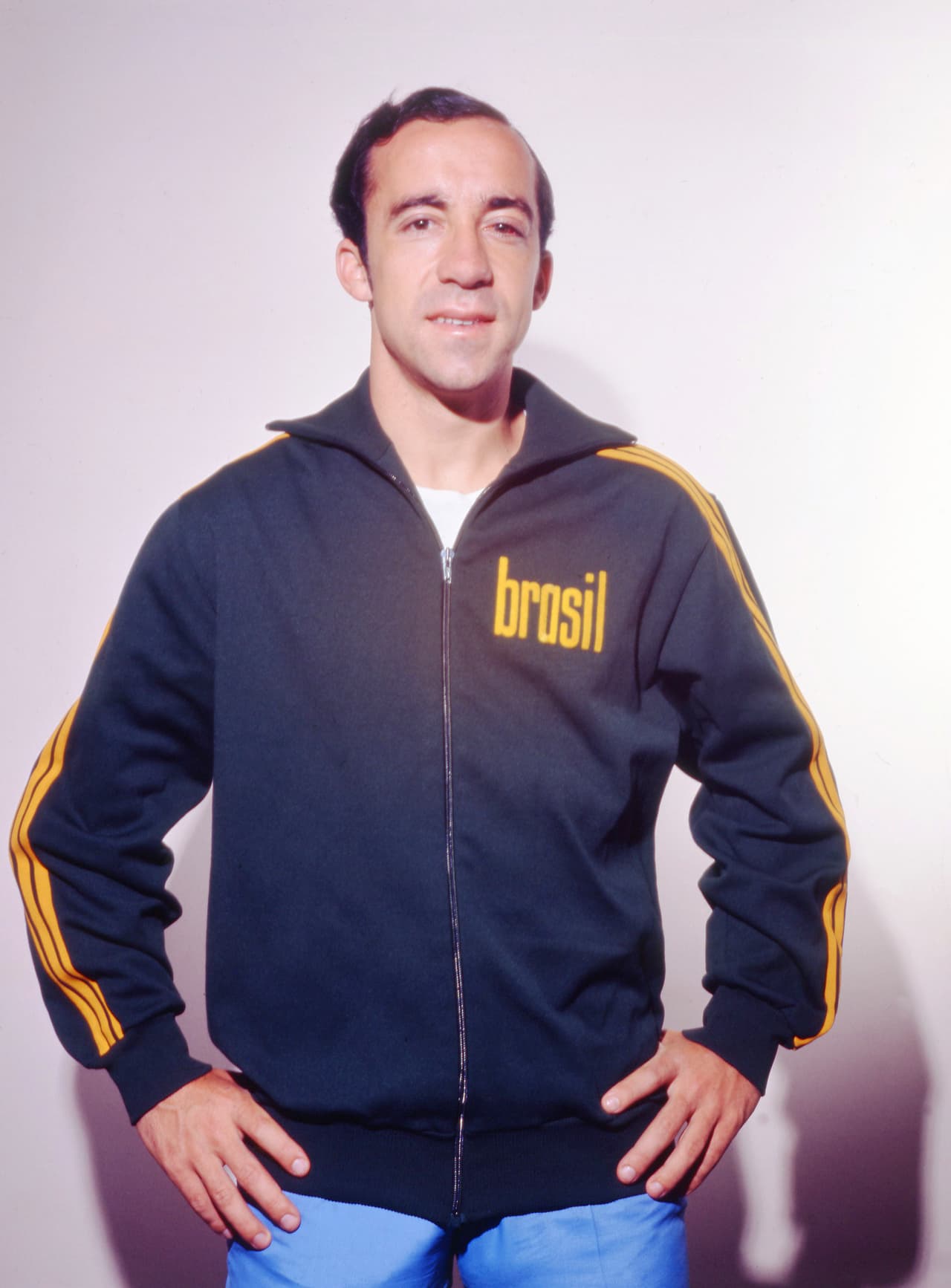 El brasileño Tostao también dejó el fútbol por una lesión y muy joven. Con 26 años sufrió un desprendimiento de retina que lo obligó a dejar el fútbol. Para muchos era un jugador que podía compararse con Pelé.