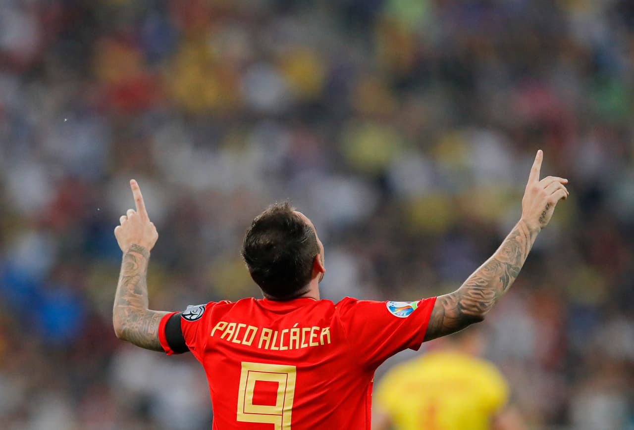 España venció a Rumania 2-1 en Bucarest gracias a los goles de Paco Alcácer y Sergio Ramos. Para los rumanos descontó Florin Andone, que pasó gran parte de su carrera en el país ibérico.