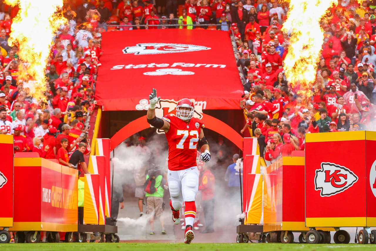 <b>El único campeón de Super Bowl desde 2010</b>
<br>- Del 2010 al 2019, es el único jugador elegido en el Pick 1 que conquista el Vince Lombardi.
<br>- Si extendemos un poco más la cifra, del 2000 a la fecha, solo Eric y Eli Manning (Draft 2004) han sido los jugadores de primera selección campeones del Super Bowl.
<br>- Por lo tanto, podemos decir que Eric es privilegiado, aunque también es importante recalcar que tuvo la fortuna de encontrarse en el equipo de Patrick Mahomes, uno de los jugadores atléticos más talentosos que han llegado a la NFL los últimos años.