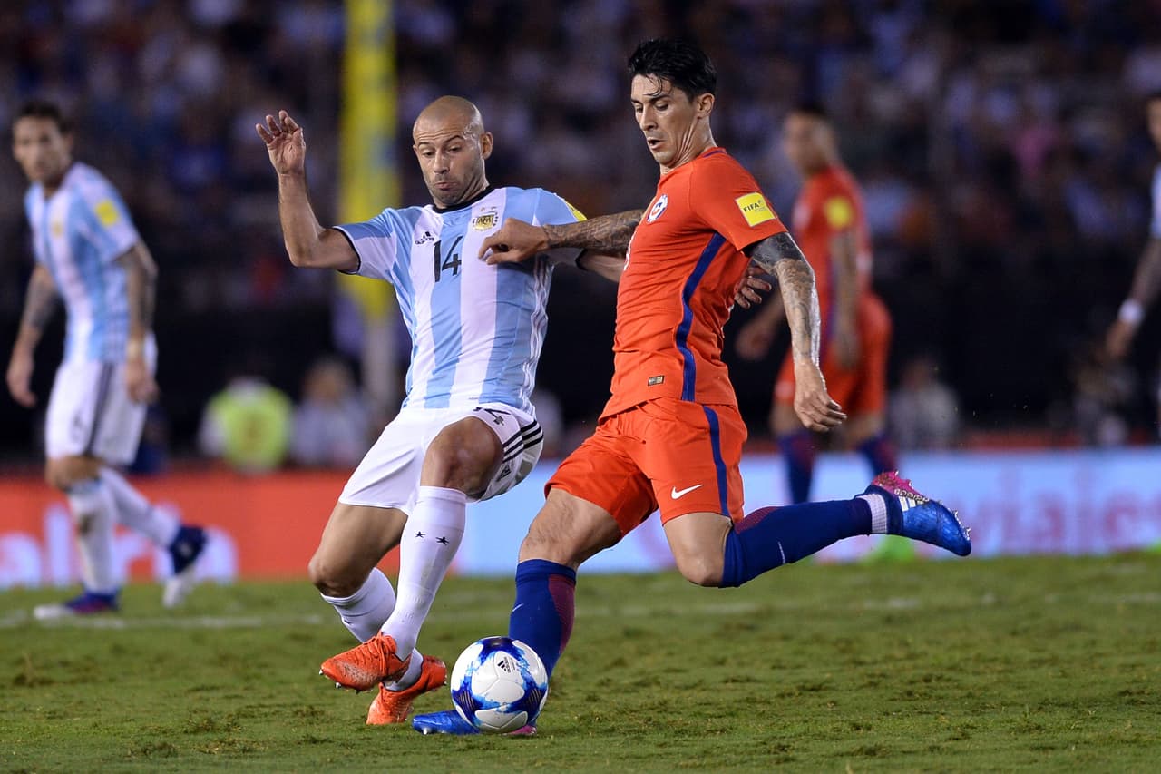 Chile presionó y tuvo oportunidades claras, pero los palos y la falta de definición le impidió la igualdad a los 'australes', que ahora son sextos con 20 puntos y quedan por fuera del grupo que iría al Mundial.