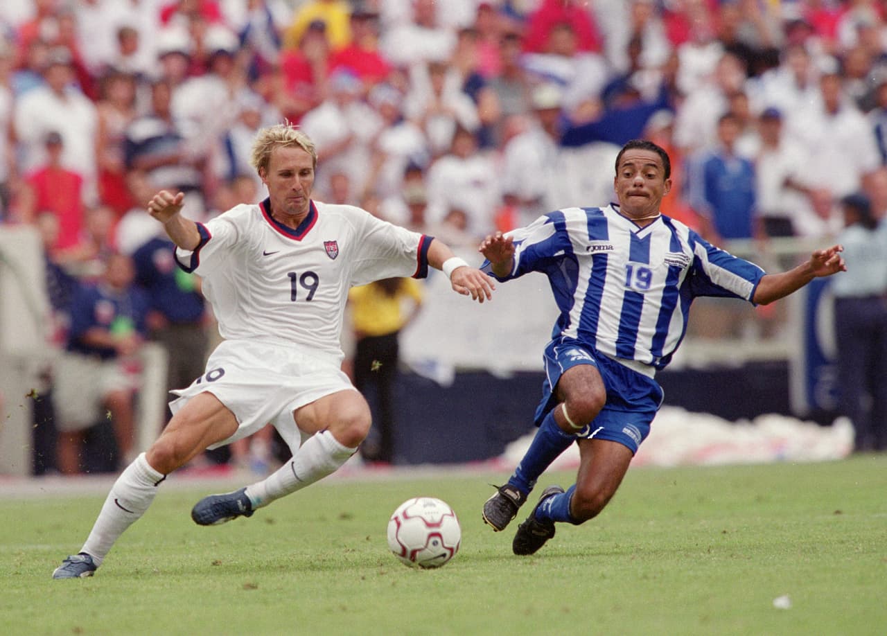 Danilo Turcios - Mediocampista: así como Valladares, logró jugar el Mundial de Sudáfrica 2010. Su carrera la desarolló en equipos como el C.D. Motagua, C.D. Olimpia, C.S.D. Comunicaciones, Defensor Sporting, Peñarol (Uruguay), Tecos (México) y Atlanta Silverbacks (Estados Unidos).