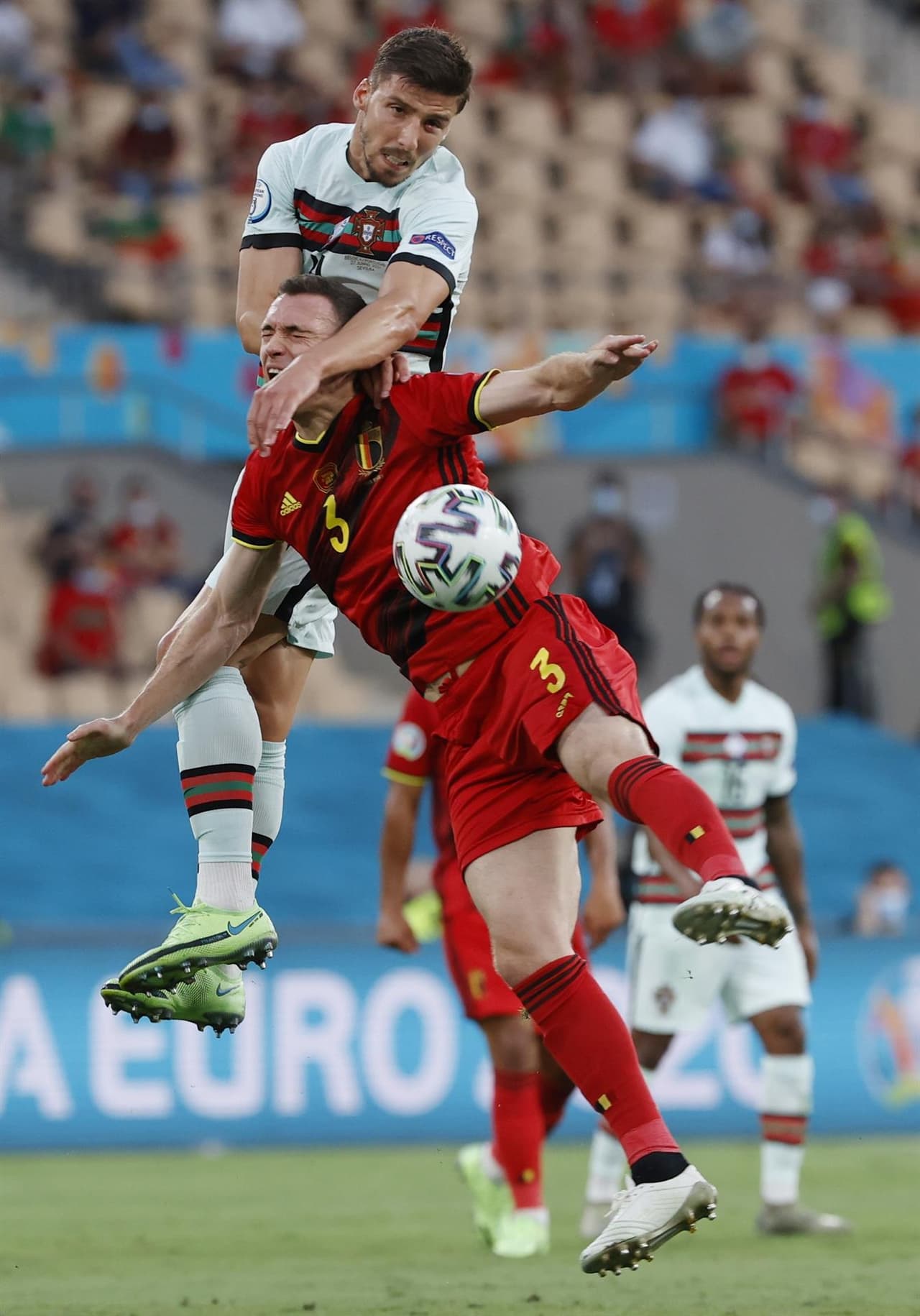 Bélgica, con la mínima, derrota a Portugal y lo deja fuera de la Euro 2020 para avanzar a Cuartos de Final. Thorgan Hazard fue el autor del único tanto del partido y así, los 'Diablos Rojos' se enfrentarán ante la 'Scuadra Azzurra' por el pase a la semifinal.