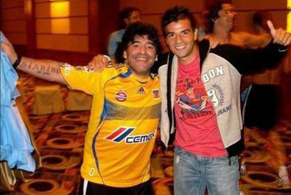 Aunque también usó la de Tigres... (Foto: Twitter)