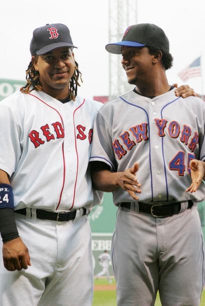 Después del triunfo de Boston en la Serie Mundial de 2004, Martínez se convirtió en agente libre y firmó un contrato de 4 años y 53 millones de dólares con los Mets de Nueva York. En 2005, su primera temporada con los Mets, Martínez logró récord de 15-8 con una efectividad de 2.82, ponchó a 208, y un WHIP de 0.95, liderando la liga.