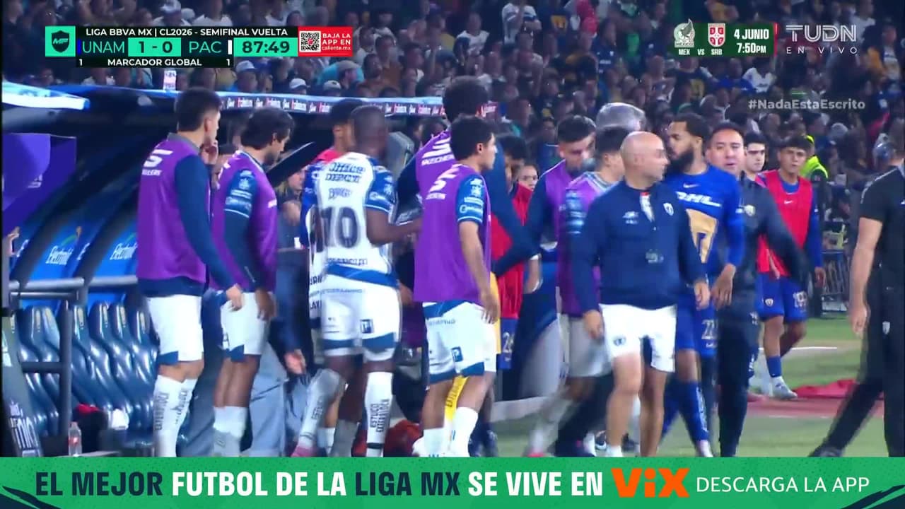 Lamentable: La banca de Pachuca agrede a balonero de Pumas