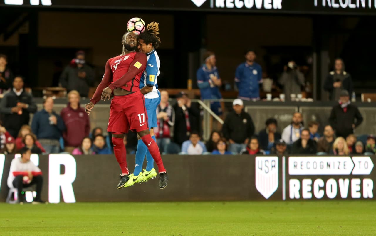 Honduras recibe de local a Costa Rica, que al igual que Panamá no pudo superar su visita al Estadio Azteca y perdió por 2-0 ante México, que es el nuevo líder del grupo con siete puntos.