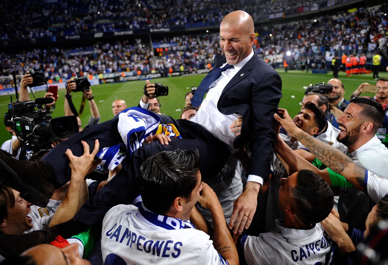 Si bien Zidane tuvo jugadores clave, la plantilla en general reconoció la gestión del estratega francés que al final llevó a Real Madrid a coronarse de nuevo campeón en la Liga de España tras varios años sin lograrlo.
