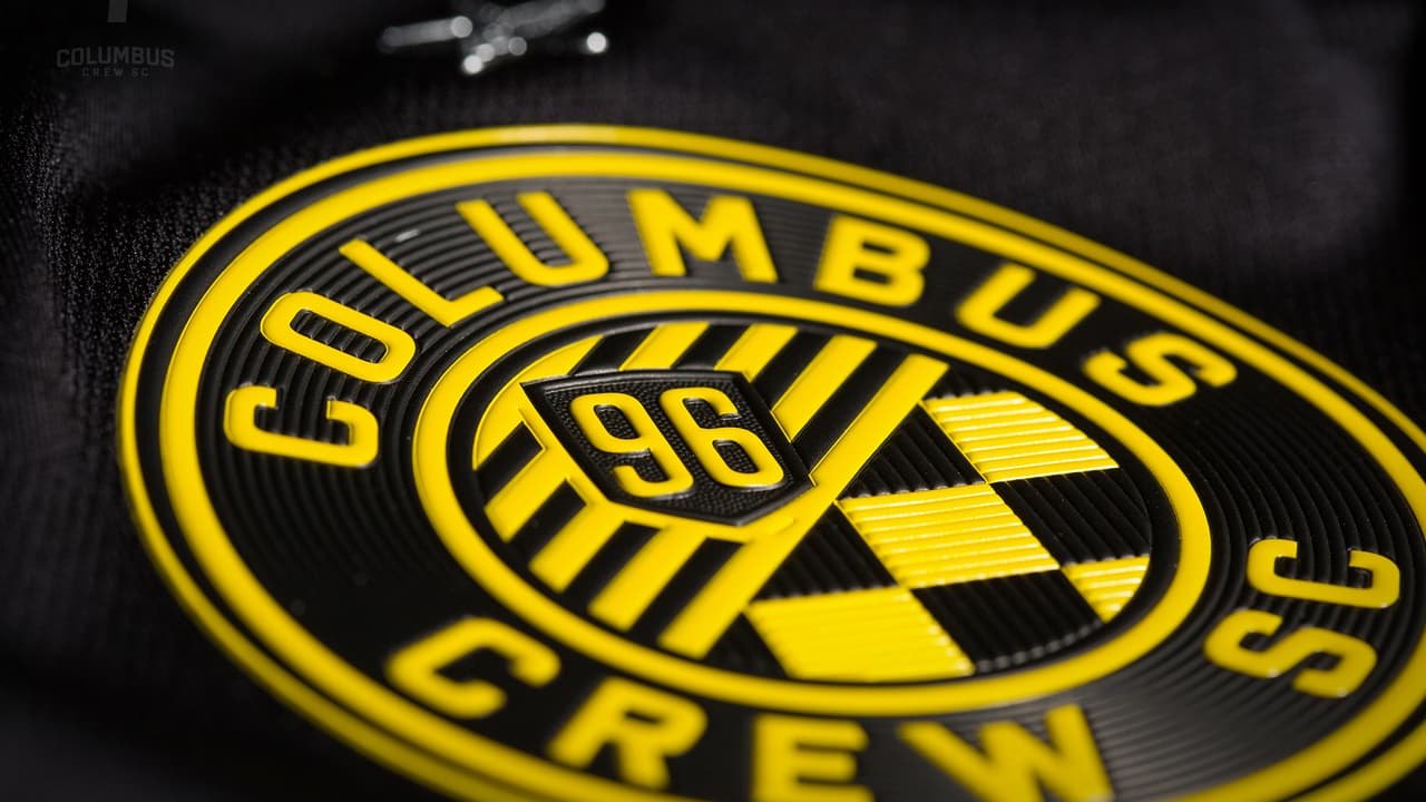 Columbus Crew se decantó por un elegante y sobrio diseño en negro para su nueva indumentaria alternativa.
