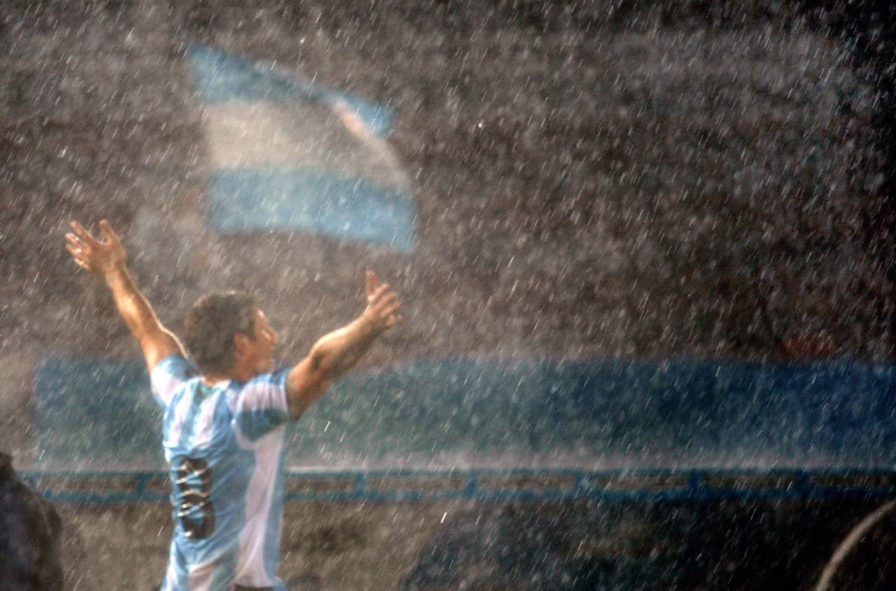 El gol de último minuto de Palermo contra Perú, un recuerdo memorable para los argentinos que ahora esperan vivir una alegría similar para soñar con un cupo a Rusia 2018.