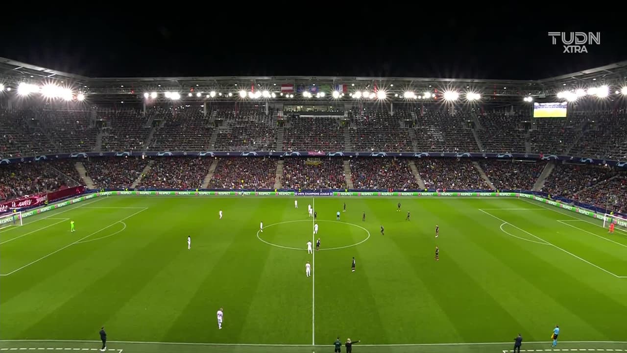 Arranca el partido y la pelota está en juego.