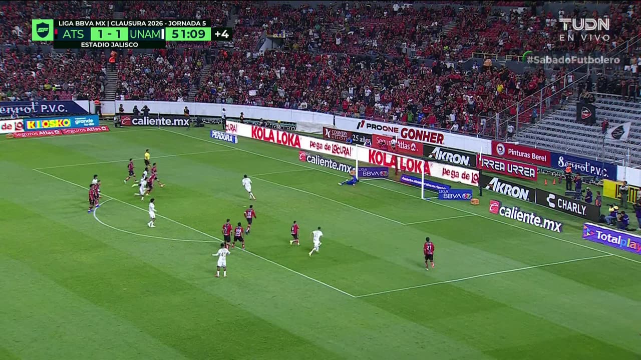 ¡GOL!  anota para Pumas UNAM. Juninho