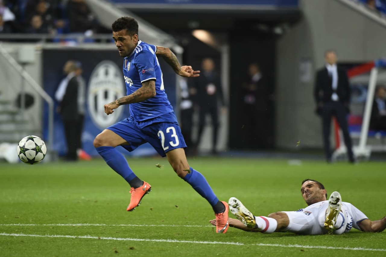 El lateral brasileño Dani Alves tuvo de nuevo en la regularidad su mejor aliada para aportar en el triunfo de Juventus contra un rival que queda de a poco relegado en el grupo H.