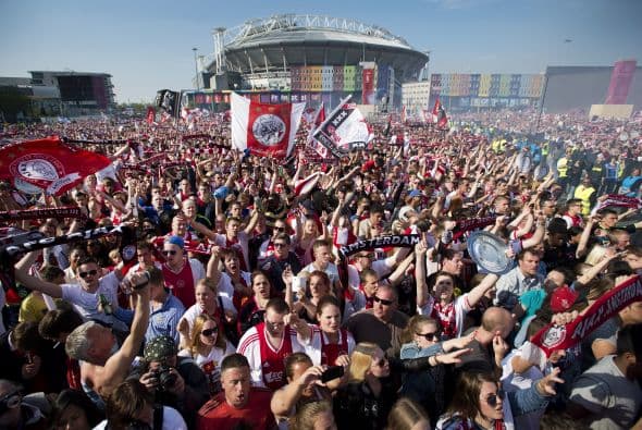 Los equipos holandeses llevan un promedio de 19,200 aficionados por partido.
