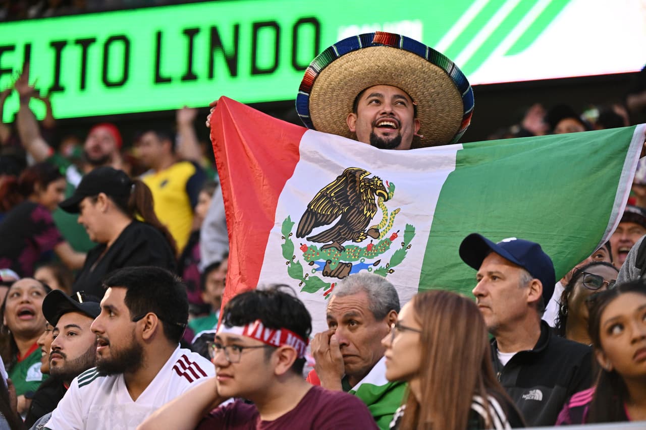 México y Ecuador jugaron en un Soldier Field de la ciudad de Chicago casi completo un partido amistoso de preparación para la Copa del Mundo que se disputará este año en Qatar.
<br>