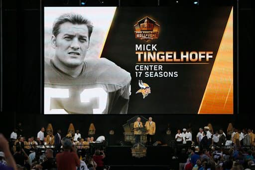 El centro Mick Tingelhoff …