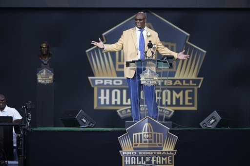 El ex apoyador y ala defensivo Charles Haley es reconocido por ser el único jugador que ha ganado cinco Super Bowls: el XXIII y XXIV con los San Francisco 49ers y el XXVII, XVIII y XXX con los Dallas Cowboys, además de un acumulado de 100.5 capturas de quarterback en 12 años de trayectoria.