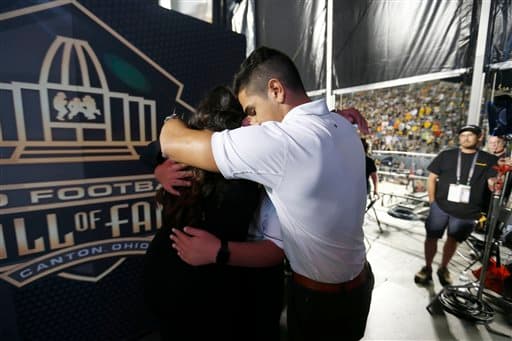 Detrás de bambalinas, la emoción, añoranza y orgullo de la familia de Junior Seau.