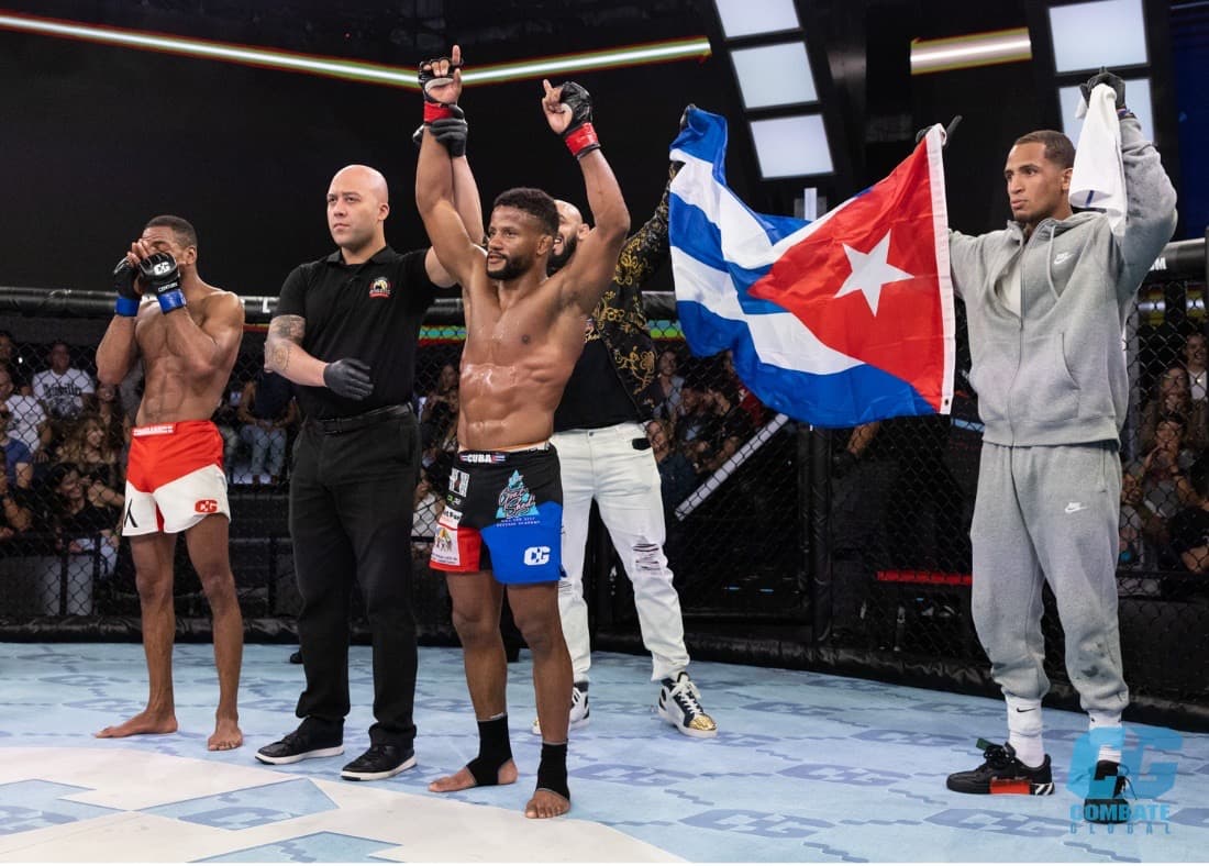 Lázaro Dayron se mantiene invicto en Combate Global