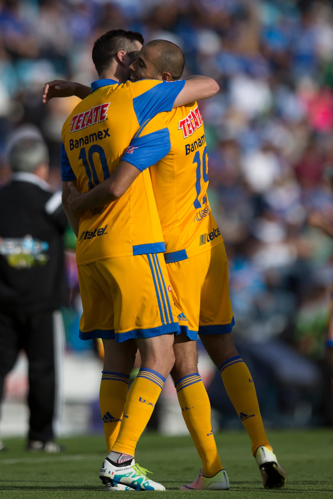 Todo esto no cayó de gracia para Guido Pizarro, quien a pesar de ser argentino, salió en defensa de su compañero y de su club.