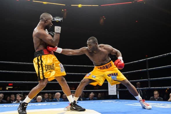 Stevenson y su poder de puños marcaron la pauta en la contienda.