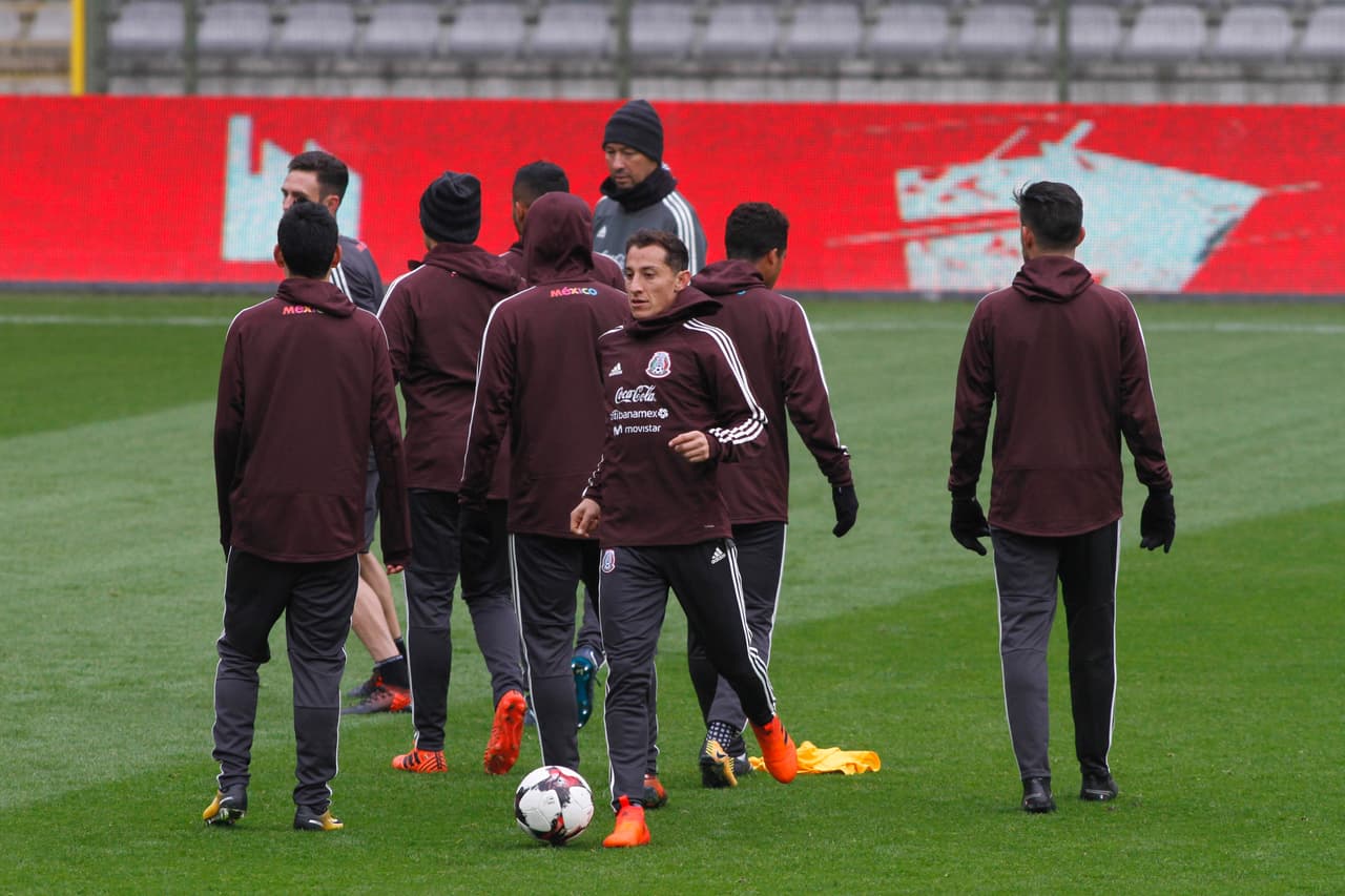 Andrés Guardado, del Real Betis, también estuvo presente en el ejercicio.