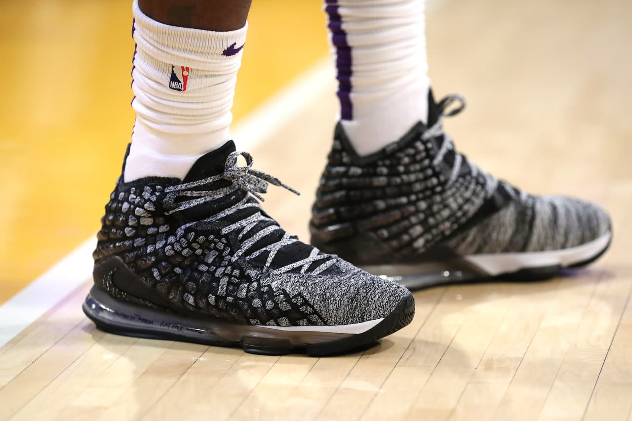 Los tenis de LeBron James #23 de Los Angeles Lakers.