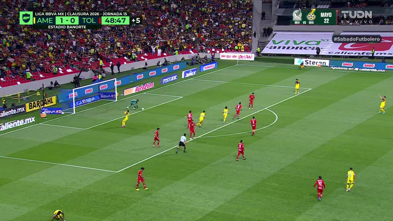 ¡TIRO ATAJADO! disparo por Álex Zendejas.