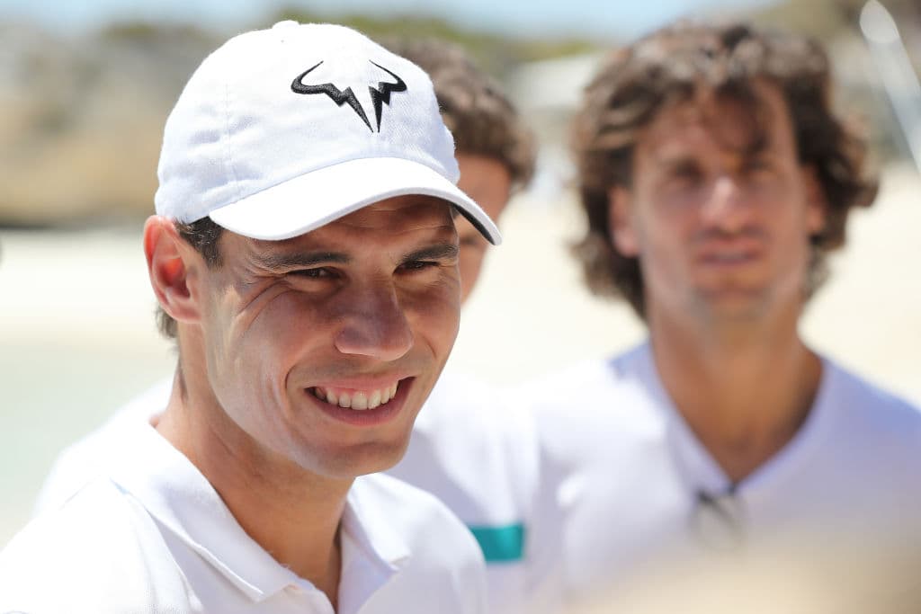 El tenista español, Rafael Nadal, convive con sus compañeros y disfruta de Perth, Australia previo al inicio de la competencia.