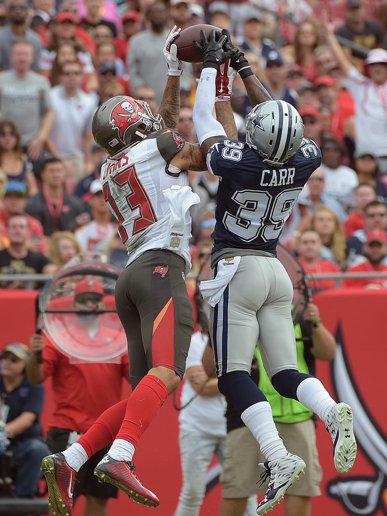 Los Cowboys sufrieron su séptima derrota de la temporada a manos de los Buccaneers por 10-6. Checa las mejores tomas del partido.