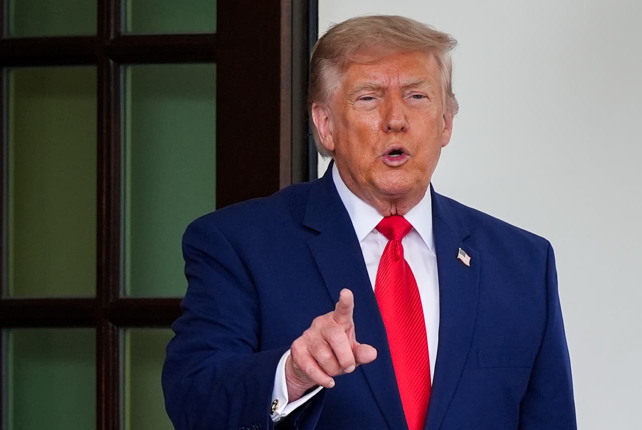 Trump dice que aún no ha decidido si lanzará ataques a gran escala contra Irán, y que Teherán se está poniendo "serio"