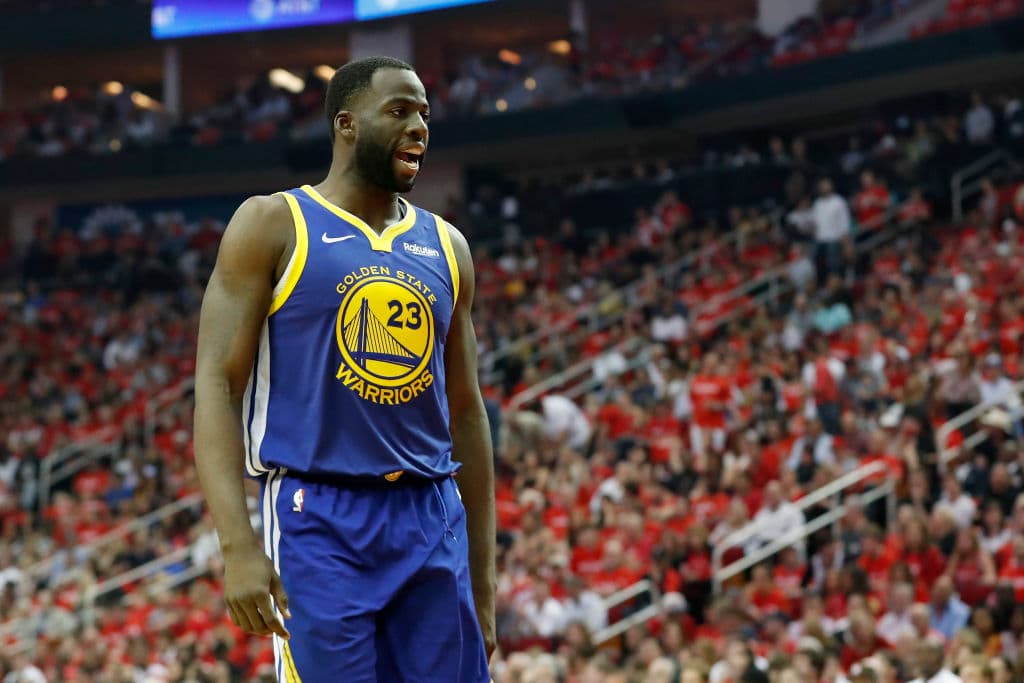 <b>8) Draymond Green.</b> Uno de los jugadores emblemáticos de la última era de los Golden State Warriors, el símbolo defensivo. 'Dray' llegó en 2012 al equipo, en el que ha permanecido hasta ahora, es el séptimo mejor de la franquicia en asistencias (2589) y no se puede entender esta dinastía de Golden State sin este controversial jugador.