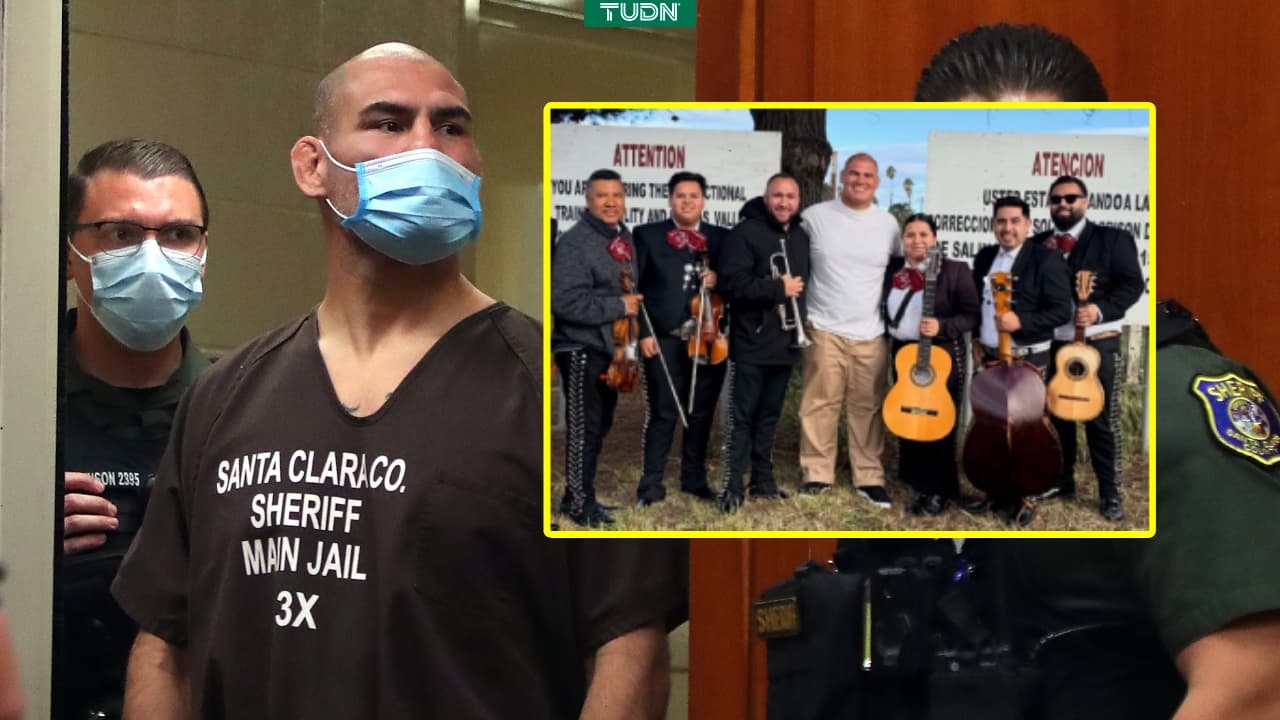 Caín Velásquez sale de prisión y su familia lo recibe con mariachi