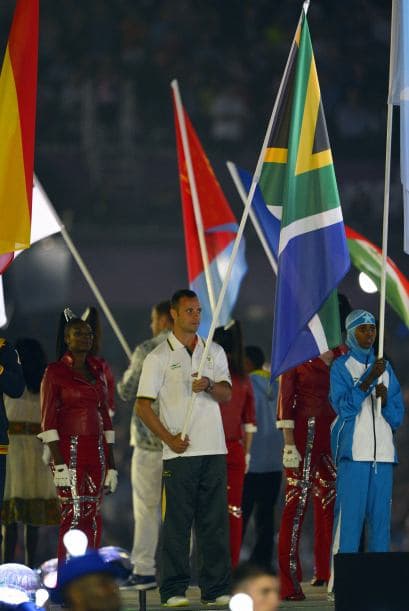 Pistorius fue elegido para cargar la bandera de su país en la ceremonia de clausura de 2012, un punto culminante en su carrera.