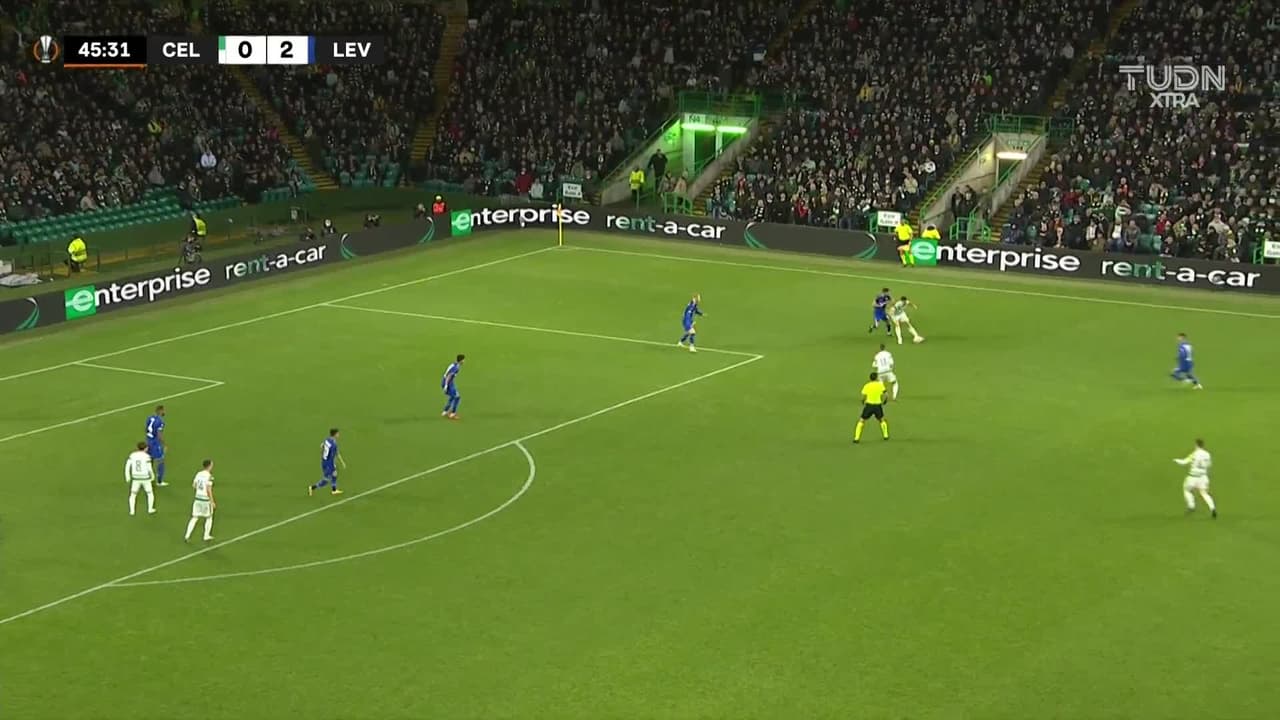 ¡TIRO ATAJADO! disparo por Kyogo Furuhashi.