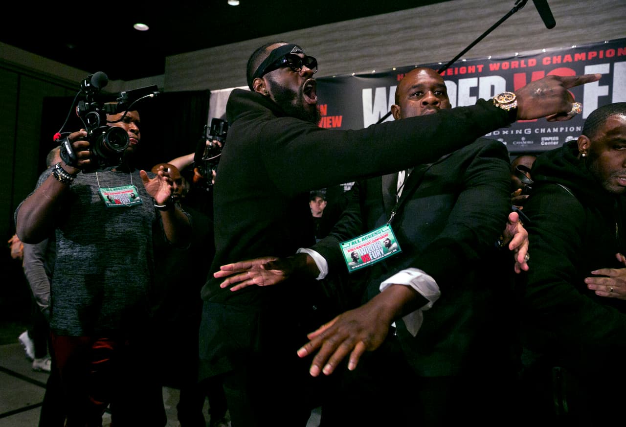 Sin embargo, el compromiso del sábado entrante se mantiene en pie. Wilder enfrentará al retador obligatorio Dominic Braezaele en lo que será la novena defensa de su título.