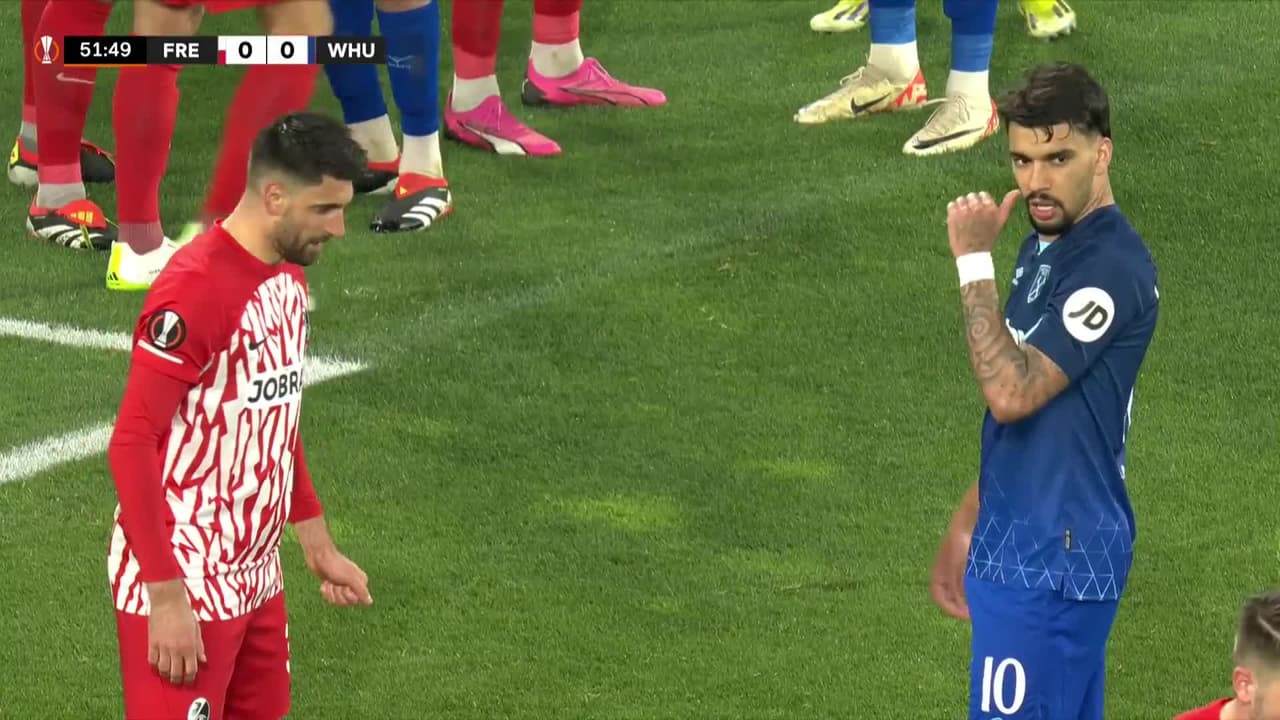¡CERCA! Konstantinos Mavropanos disparó que se estrella en el poste.