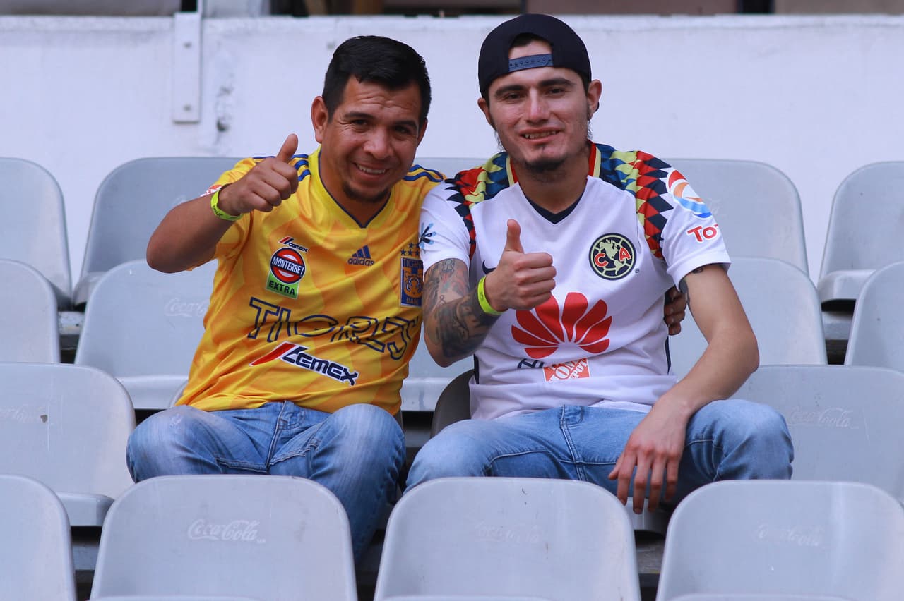 Los fanáticos de América y Tigres listos para el encuentro en las tribunas del Estadio Azteca, por la Jornada 12 del 
<a href="https://www.univision.com/deportes/futbol/liga-mx/*">Clausura 2019</a>.