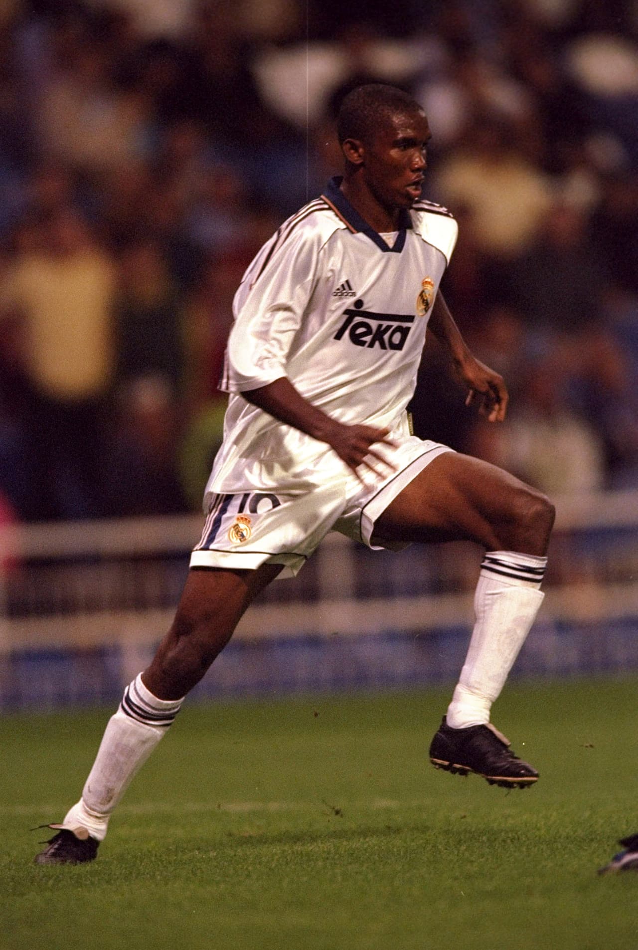 El error de dejar escapar a Samuel Eto'o también tambaleó a Florentino; el camerunés fue parte del Madrid y terminó como leyenda del Barcelona.