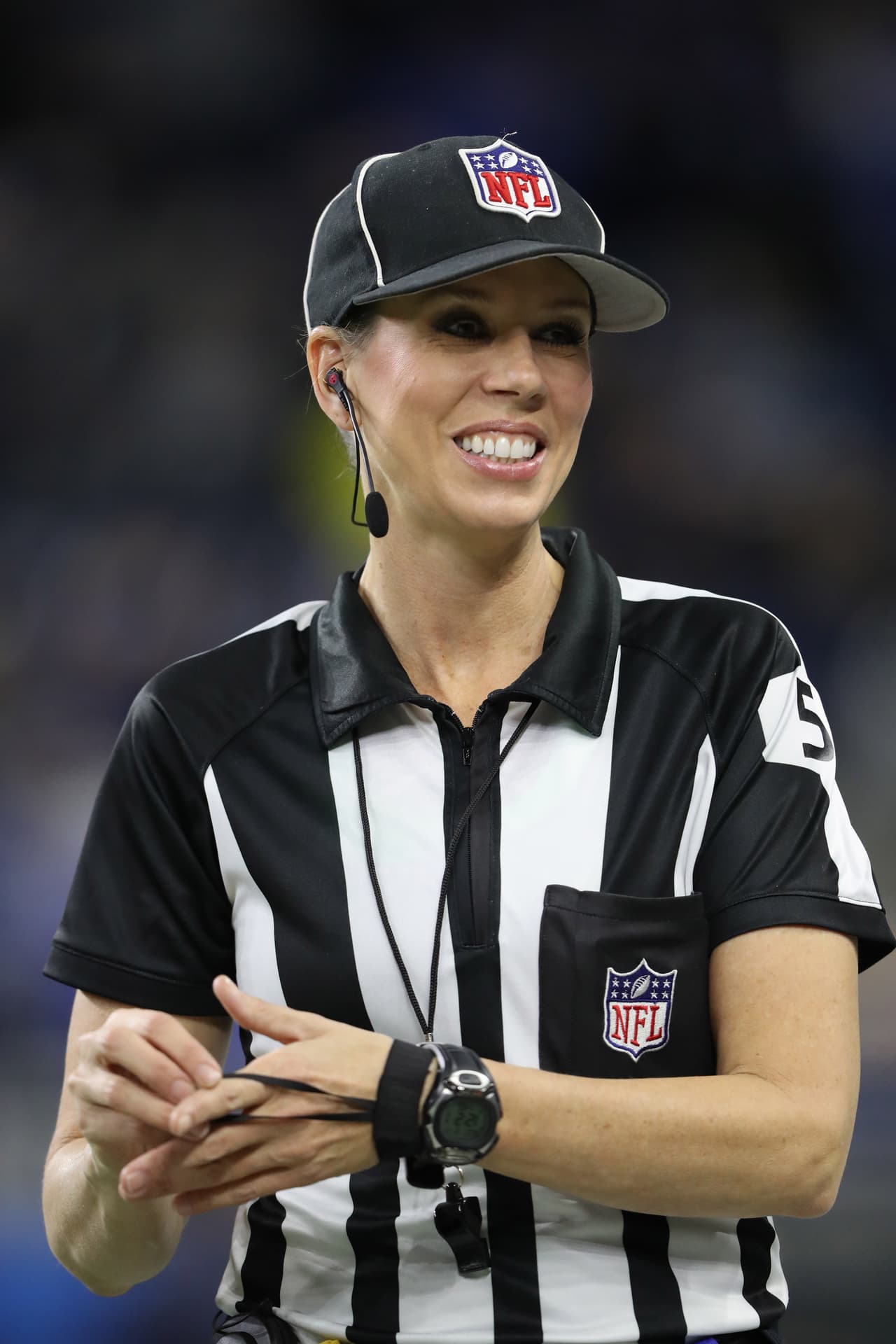 Sarah Thomas se convirtió en la primera mujer en arbitrar en la National Football League en Estados Unidos.