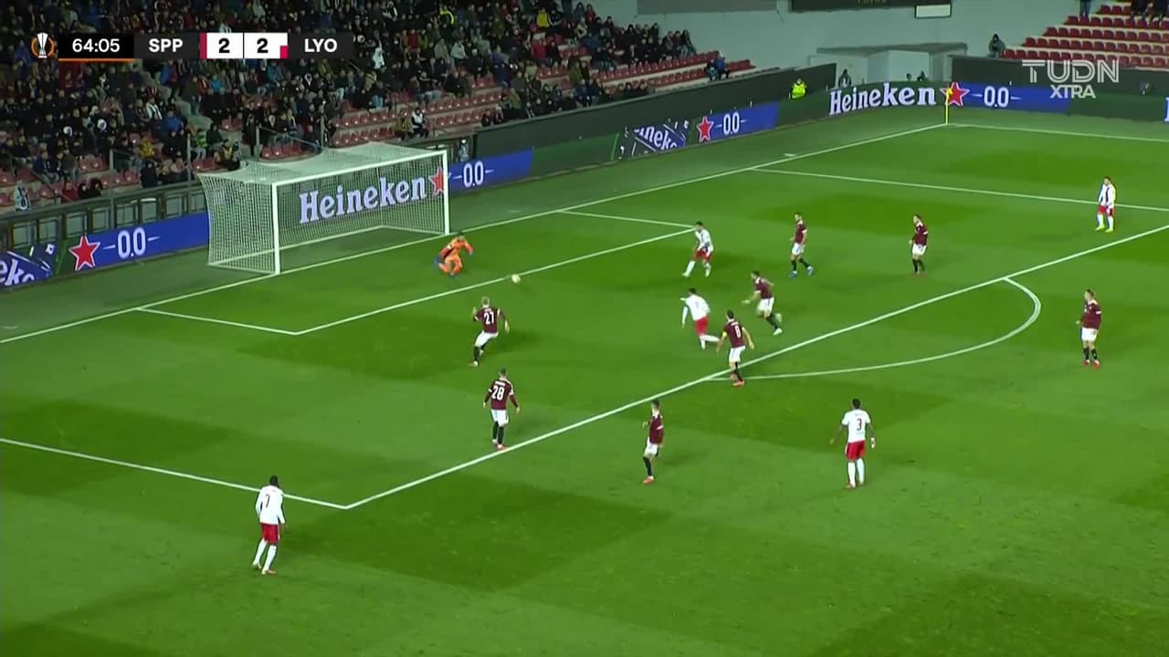 ¡TIRO ATAJADO! disparo por Emerson.