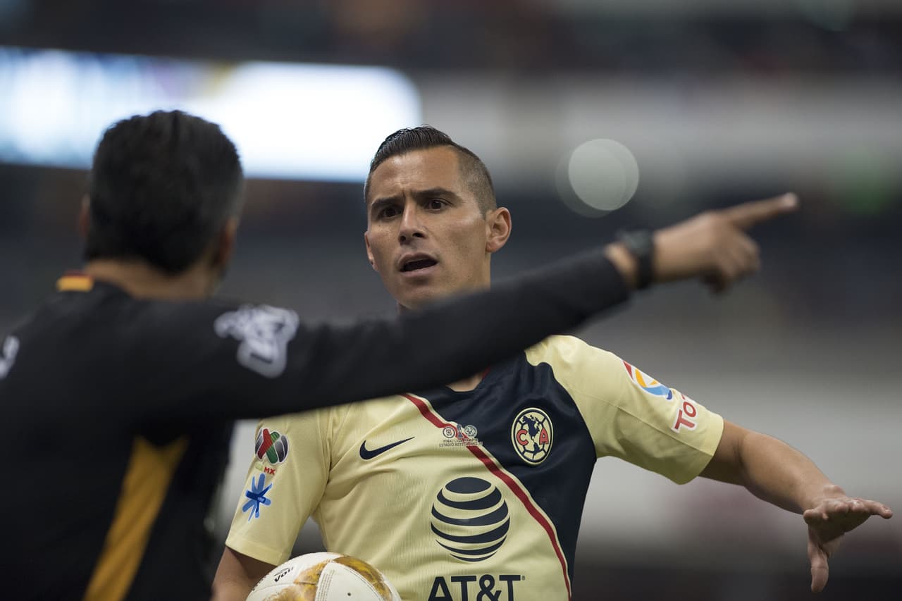 <b>Paul Aguilar (8)</b>. Tuvo una actuación aceptable, de solvencia en la marcación, impidiendo las descolgadas de los extremos cruzazulinos aunque con el balón en los pies no anduvo fino.