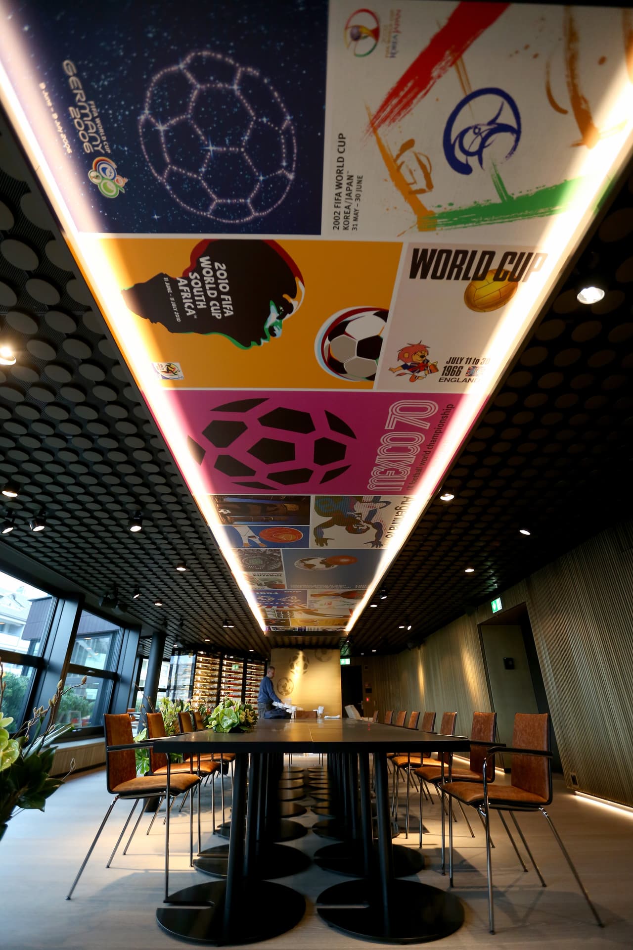 El recinto se ubica en Zúrich, Suiza y abrirá sus puertas el 28 de febrero donde los aficionados al balompié podrán atestiguar la evolución del fútbol internacional además de disfrutar de un universo multimedia interactivo y experimentar las emociones que despierta el fútbol.