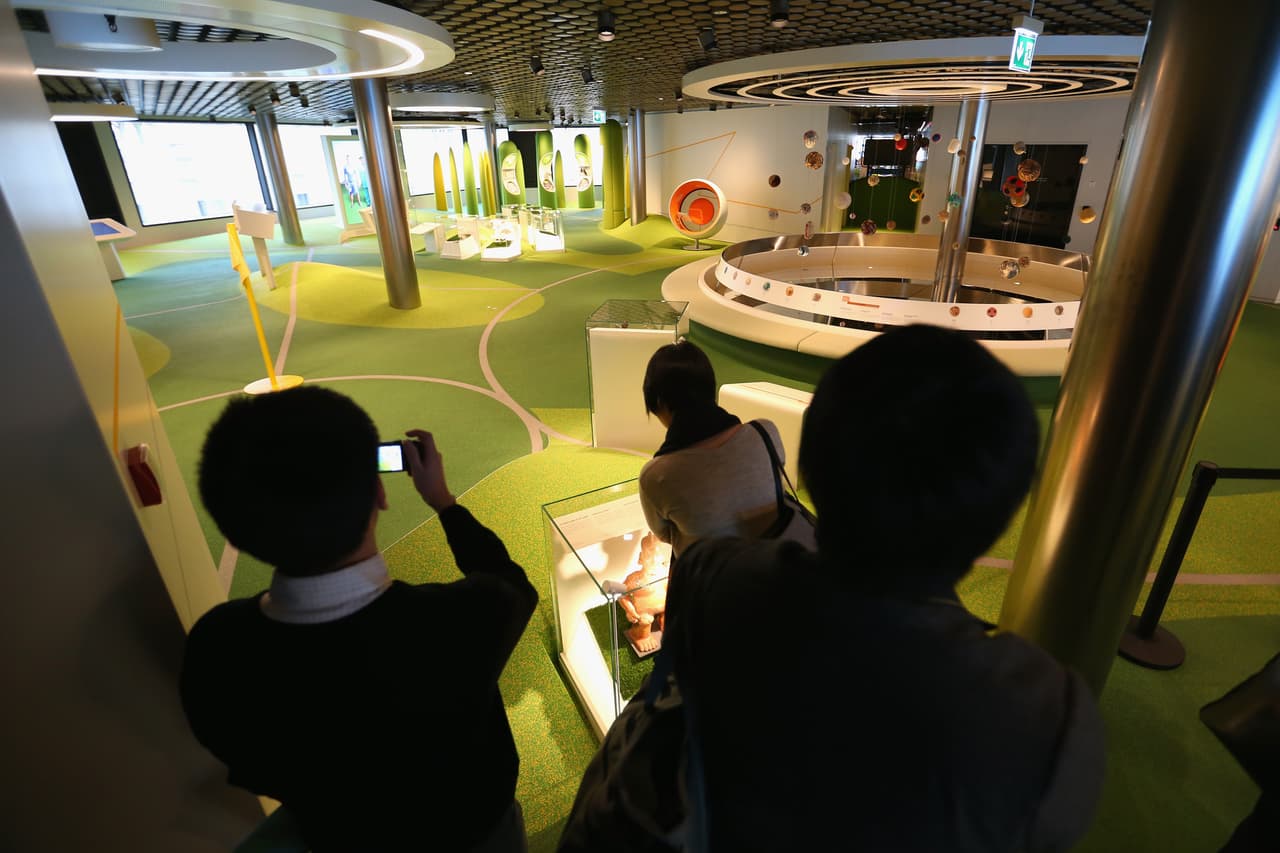 El recinto se ubica en Zúrich, Suiza y abrirá sus puertas el 28 de febrero donde los aficionados al balompié podrán atestiguar la evolución del fútbol internacional además de disfrutar de un universo multimedia interactivo y experimentar las emociones que despierta el fútbol.