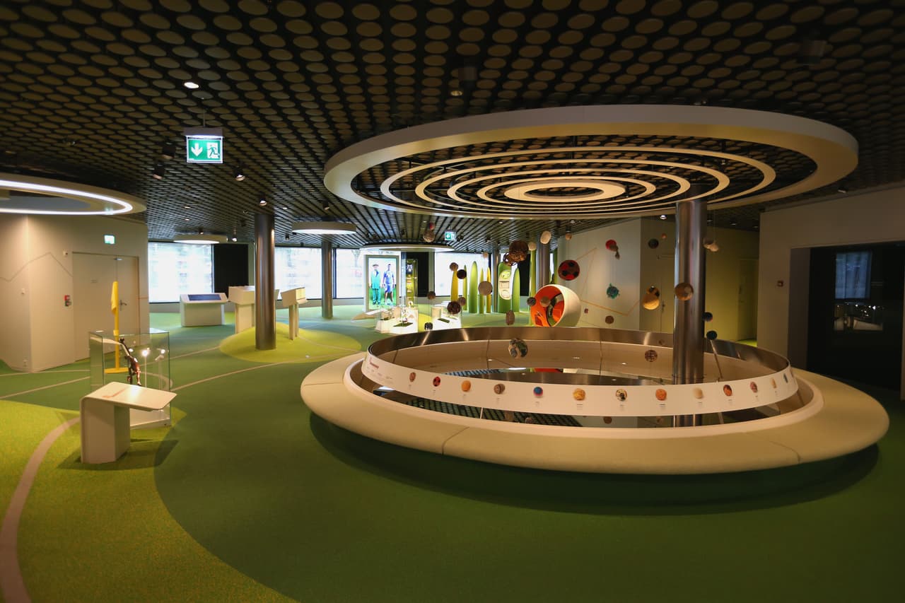 El recinto se ubica en Zúrich, Suiza y abrirá sus puertas el 28 de febrero donde los aficionados al balompié podrán atestiguar la evolución del fútbol internacional además de disfrutar de un universo multimedia interactivo y experimentar las emociones que despierta el fútbol.