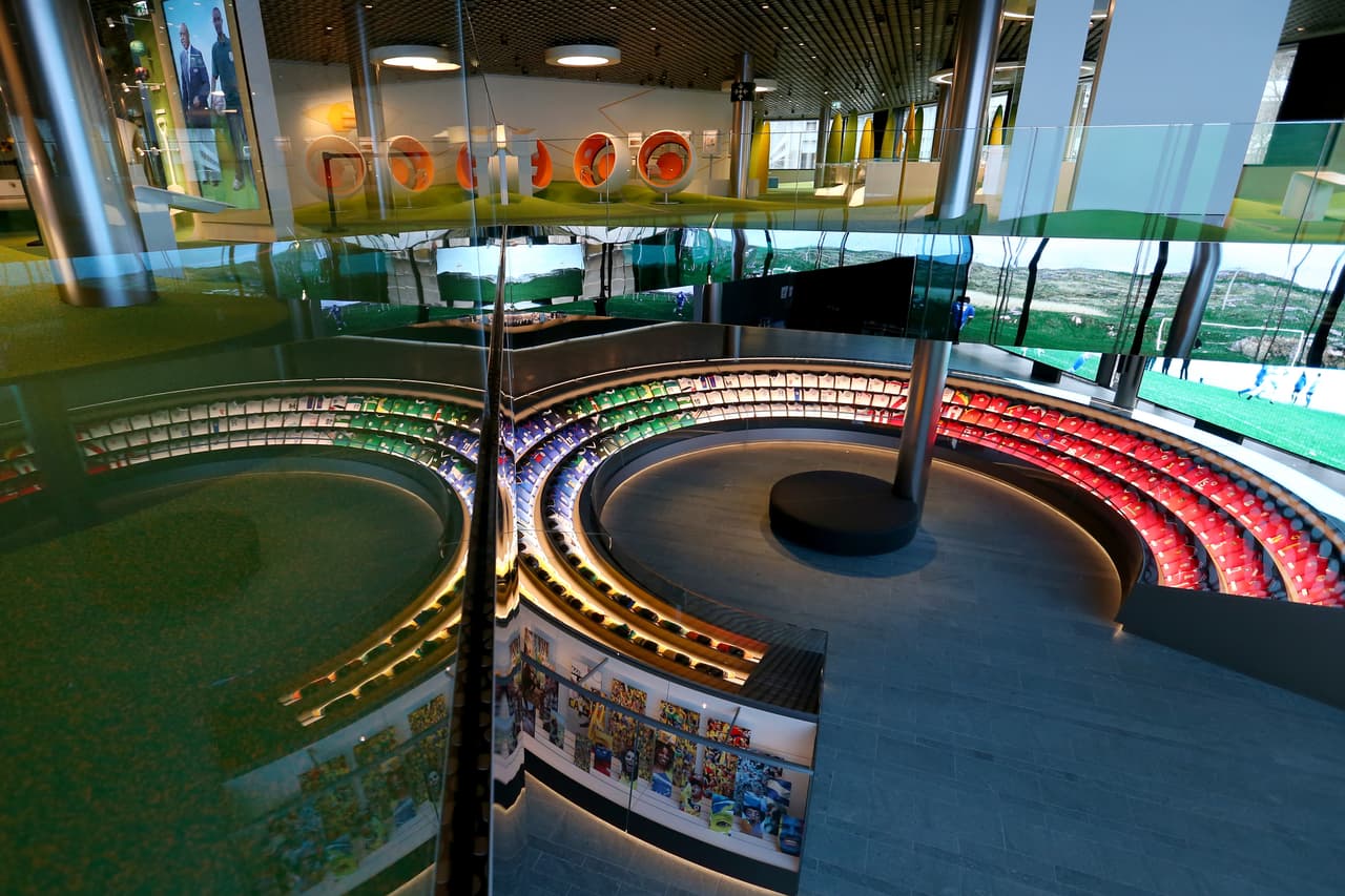 El recinto se ubica en Zúrich, Suiza y abrirá sus puertas el 28 de febrero donde los aficionados al balompié podrán atestiguar la evolución del fútbol internacional además de disfrutar de un universo multimedia interactivo y experimentar las emociones que despierta el fútbol.