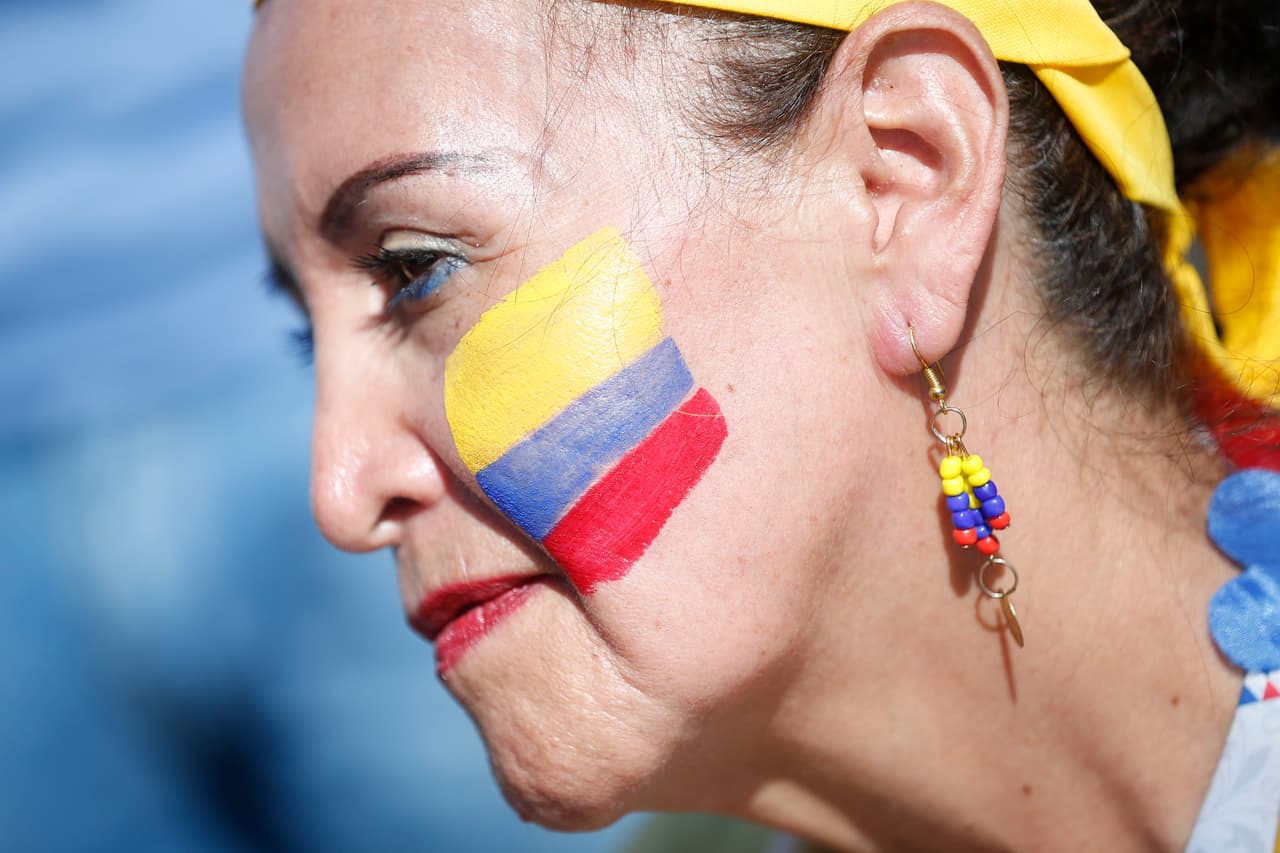 Samara (Russian Federation), 28/06/2018.- Supporter of Colombia prior the FIFA World Cup 2018 group H preliminary round soccer match between Senegal and Colombia in Samara, Russia, 28 June 2018. (RESTRICTIONS APPLY: Editorial Use Only, not used in association with any commercial entity - Images must not be used in any form of alert service or push service of any kind including via mobile alert services, downloads to mobile devices or MMS messaging - Images must appear as still images and must not emulate match action video footage - No alteration is made to, and no text or image is superimposed over, any published image which: (a) intentionally obscures or removes a sponsor identification image; or (b) adds or overlays the commercial identification of any third party which is not officially associated with the FIFA World Cup) (Mundial de Fútbol, Rusia) EFE/EPA/WALLACE WOON EDITORIAL USE ONLY