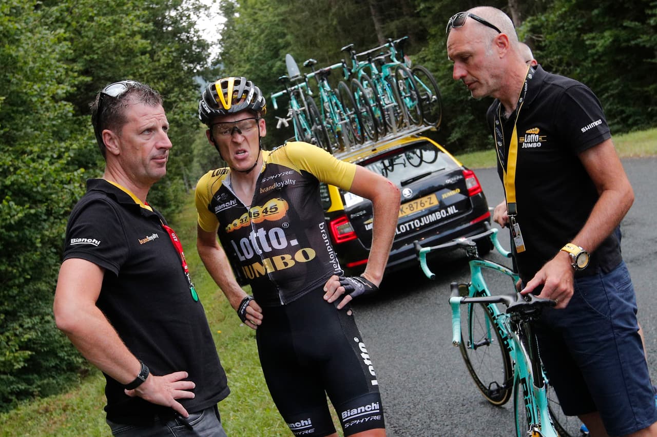 En la jornada, el holandés Robert Gesink también fue otro de los afectados en medio del descenso.