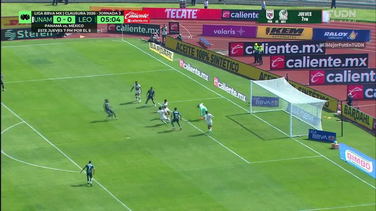 ¡Primer aviso de León! Cambindo tiró de afuera del área pero Keylor Navas rechazó