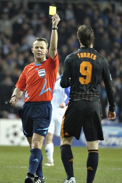 Torres seguía en mal momento, incluso fue amonestado.
